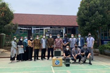 Dukung Pembelajaran Daring, Grid Network Kompas Gramedia Salurkan Komputer dan Buku untuk SDN 04 Jagabaya