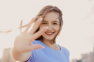 Asking personal information adalah menanyakan informasi tentang identitas pribadi seseorang.