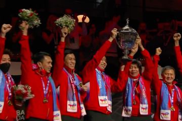 Prosesi penyerahan trofi, medali, dan selebrasi kemenangan Indonesia pada final Piala Thomas 2020.