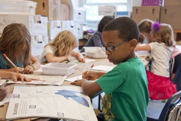 Pertanyaan tentang belajar dalam bahasa Inggris disebut dengan question about studying.