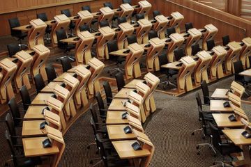 Indonesia adalah negara kesatuan yang menganut asas desentralisasi.