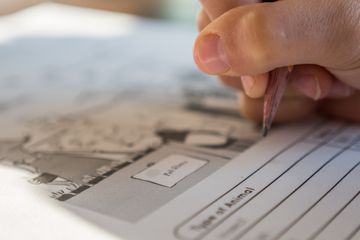 Menemukan sinonim sebuah kata dalam bahasa Inggris dapat menambahkun pengetahuan kosakata atau vocabulary kita.