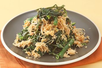 Urap dalam bahasa Inggris disebut dengan Spicy Coconut Salad.