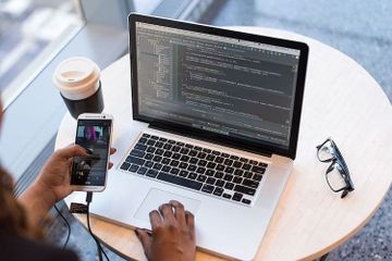 Kapan Laptop Pertama Kali Ditemukan?