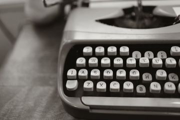 Teks eksposisi adalah teks yang merupakan suatu tulisan yang menuliskan maksud serta tujuan.
