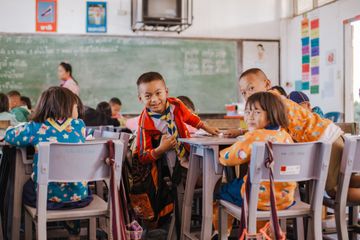 Salah satu materi bahasa Inggris kelas XI adalah tentang undangan atau invitation.