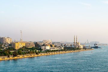 Suez di terusan negara terletak Seberapa Besar