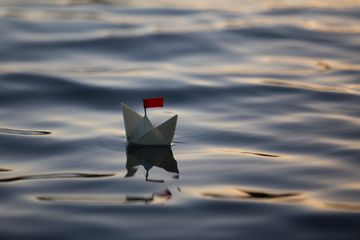 Jawab Soal Apa yang Dibicarakan Perahu Kertas dengan Balon? Kelas 2 Tema 2