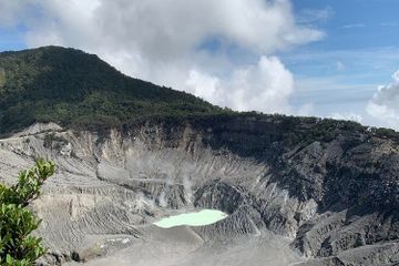 Gejala Pascavulkanik dan Sebaran Gunung Api di Indonesia