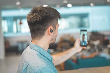 Facetime merupakan salah satu fitur yang ditawarkan oleh produk Apple.