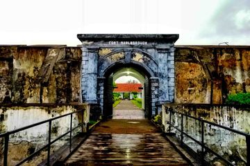 Tourist attraction dalam bahasa Indonesia disebut dengan objek wisata.