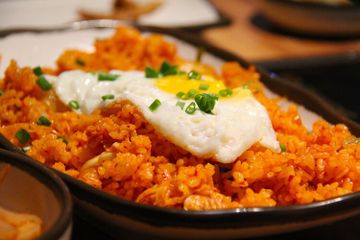Bisa Menggunakan Sisa Nasi, Inilah Resep Nasi Goreng Kimchi Gochujang