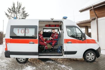 Mengapa Mobil Ambulans Berwarna Putih?