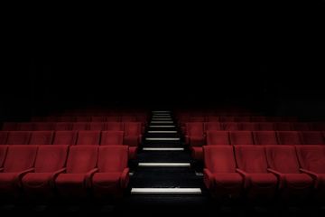 Mengapa Kursi Bioskop Umumnya Berwarna Merah?