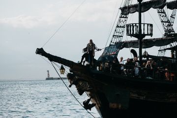 Ini Alasan Bajak Laut Menutup Satu Matanya dengan Penutup Mata