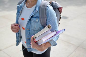Mempelajari materi baru adalah hal yang perlu kita persiapkan sebagai calon mahasiswa baru.