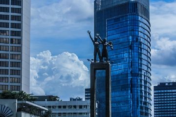 Pusat pemerintahan negara Indonesia berada di ibu kota negara.