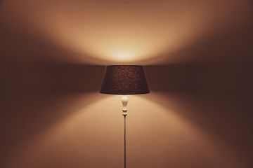 Lampu yang menyala adalah salah satu peristiwa perubahan energi.