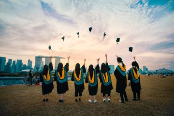 Kelulusan dalam bahasa Inggris disebut dengan graduation.