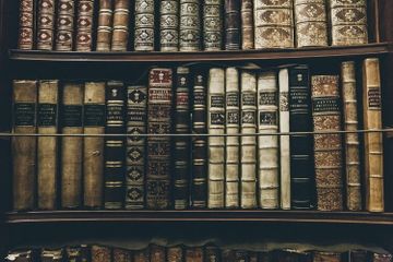 Sejarah sebagai ilmu meliputi tentang penelitian sejarah.
