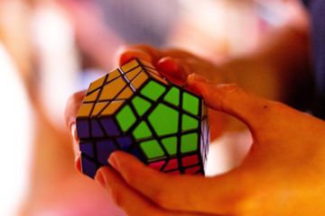 Selain IQ, terdapat kecerdasan lainnya, yaitu EQ, SQ, dan TQ