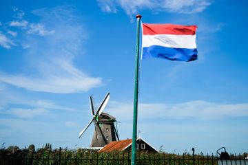 Dalan bahasa Indonesia, ada beberapa kata yang diserap dari bahasa Belanda.