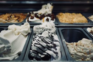 Bagaimana Cara Menyimpan Es Krim agar Tidak Keras dan Sulit Disendok?