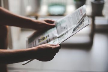 Dalam bahasa Jawa, teks berita disebut dengan pawarta.