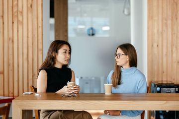 Dalam baahsa Inggris, sebab akibat disebut dengan cause and effcet.