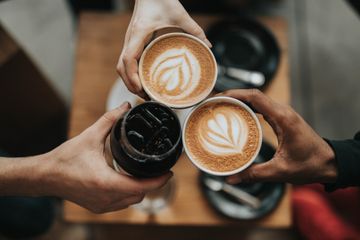 Warung kopi dalam bahasa Inggris disebut dengan coffee shop.