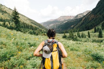 Mendaki dalam bahasa Inggris disebut dengan hiking.