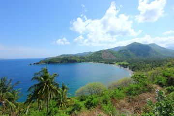 Nusa Tenggara Barat memiliki tari daerah dan pemandangan alam yang indah.