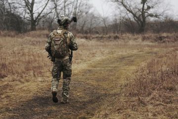 Mengapa Seragam Militer Identik dengan Corak Loreng?