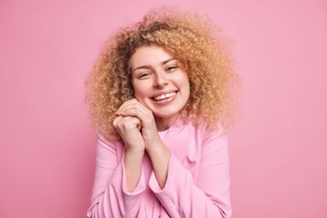 Pujian dalam bahasa Inggris disebut dengan compliment.
