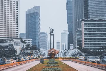 Pemerintah daerah mendapatkan wewenang dari pemerintah pusat melalui otonomi daerah.
