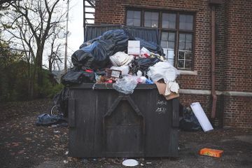 Ada beberapa jenis sampah yang membutuhkan waktu lama agar bisa terurai di alam.