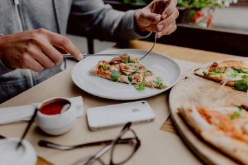 Jeda waktu antara makan dan tidur perlu diperhatikan demi kesehatan.