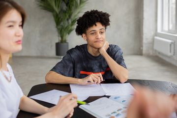 Direct object adalah objek langsung, bisa juga disebut dengan objek pertama.