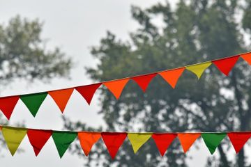 Segitiga merupakan bangun datar yang memiliki tiga sisi dan tiga sudut.
