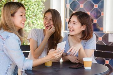 Di dalam bahasa Inggris ada sejumlah idiom tentang sahabat atau friends.