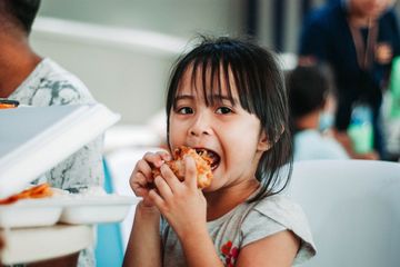 Makanan pedas membuat kita mengalami pilek tiba-tiba.