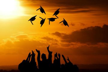 Beberapa universitas berikut masih membuka pendaftaran jalur rapor dan prestasi.