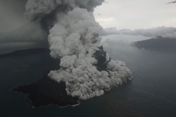 Di Mana Letak Gunung Krakatau?