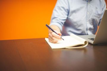 Contoh Penggunaan Kata Who, Whom, dan Whose dalam Bahasa Inggris
