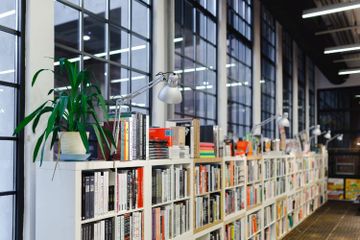 Jawab Soal Bahasa Inggris 'Indriyani's School Library', Kelas 5 SD 