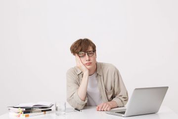 Apa Bedanya Kata 'Boring' dan 'Bored' dalam Bahasa Inggris?