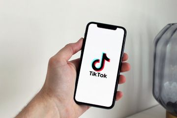 Di TikTok ada beberapa slang word yang sering muncul seperti FYP, POV, dan PFP.