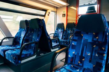 Mengapa Kebanyakan Kursi Bus Bermotif?