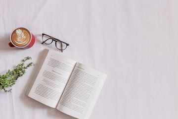 Meski sama-sama menjelaskan sesuatu secara rinci, report text dan descriptive text memiliki sejumlah perbedaan.