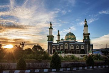 6 Agama yang Diakui Indonesia Beserta Tempat Ibadah dan Kitab Suci